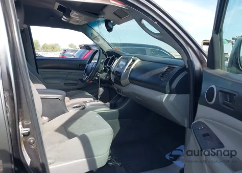 2013 Toyota Tacoma Prerunner V6 z USA, uszkodzony, nr VIN 3TMJU4GN3DM143237